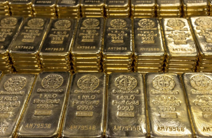 الذهب مرشح لقفزة 10 % خلال 2023