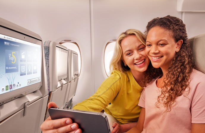 طيران الإمارات تقدم الإنترنت مجاناً   لجميع الركاب أعضاء سكاي واردز