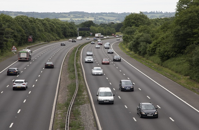 أخطر نقاط القيادة في بريطانيا  غالبة السائقين يخالفون القانون