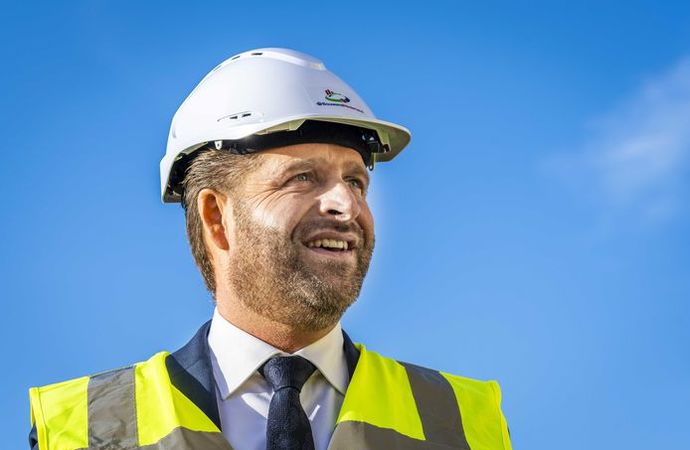 وزير الإسكان الهولندي : العام المقبل  سيكون “صعبًا” بالنسبة للساكنين الجدد