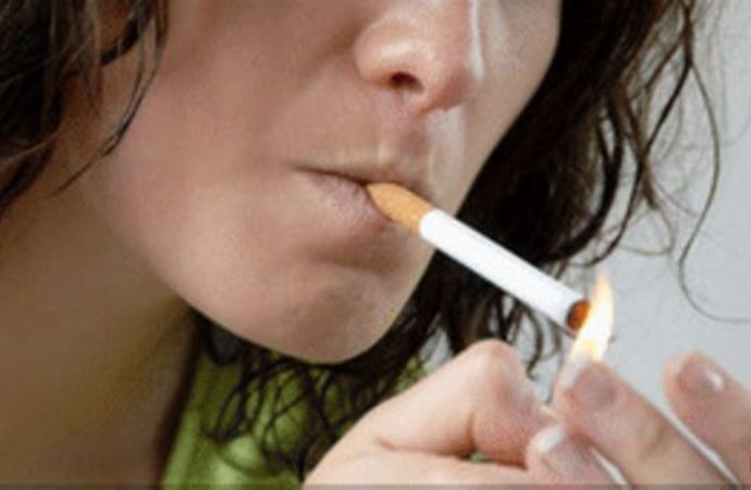 الإقلاع عن التدخين أصعب عند المرأة من الرجل