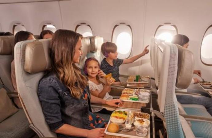 طيران الإمارات توفر للأطفال تجربة سفر لا تنسى في العطلة