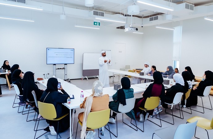 مجموعة بريد الإمارات تنظم ورش عمل لمسابقة تصميم طابع بريدي