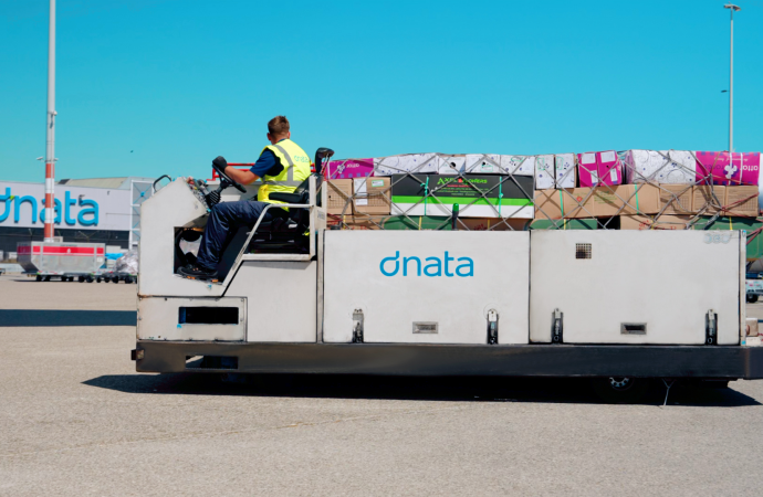 دناتا تتعامل مع 42 ألف طن من الزهور سنوياً عبر مرافقها الحديثة للشحن في مطار أمستردام