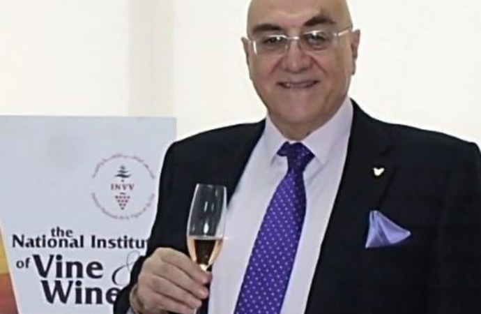 كارلوس العظم "ل مجلة 24 " الفراغ والشلل  الاداري انعكس سلباً على القطاعات الانتاجية