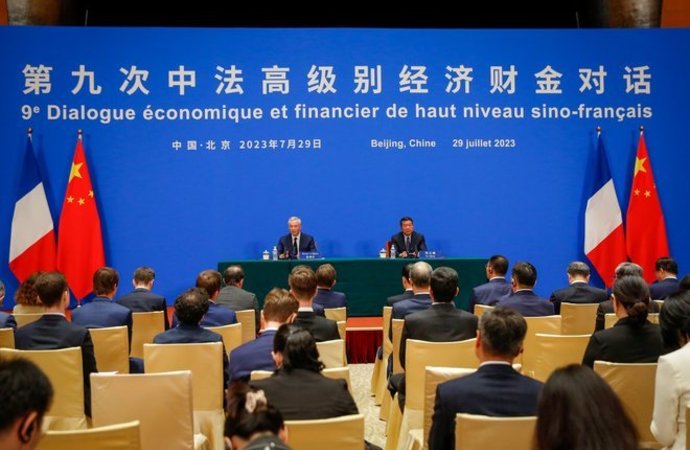 فرنسا تضغط على الصين لفتح اسواقها والاستثمار في صناعة السيارات الكهربائية