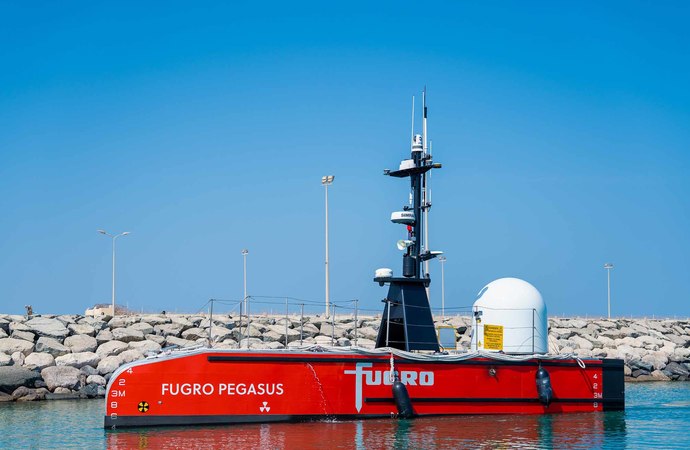 شركة فوغرو تنفذ عملية مسح الموقع  ومنصة الغاز في مياه دولة الإمارات 