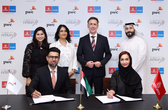 مجموعة الإمارات توسع تعاونها  مع أكاديمية بي دبليو سي pwc  