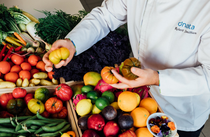   شركة دناتا تتعاون مع موردين  أستراليين لإعداد وجبات الطائرات