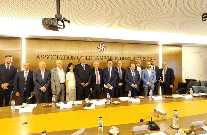 وفد من البعثة الاقتصادية والتجارية  الفرنكوفونية في جمعية الصناعيين
