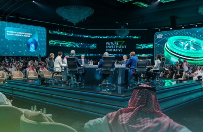 رئيس "بلاك روك": الفائدة ستظل  مرتفعة  بسبب "سوء السياسات"