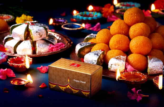 طيران الإمارات تحتفل بـ"ديوالي"  على الأرض وفي الأجواء