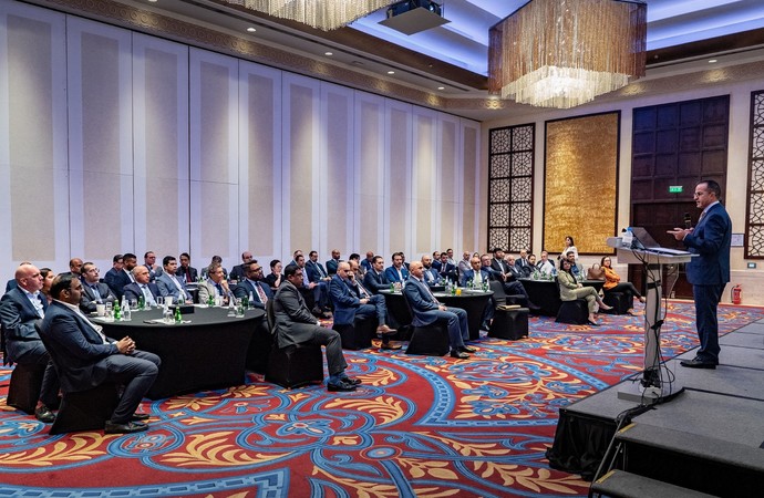 ديلويت تعرض استراتيجيات إدارة  رأس المال البشري وأنظمة العمل