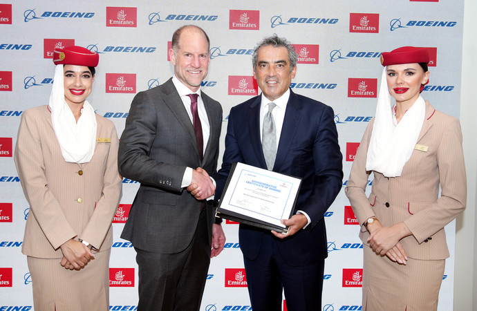 طيران الإمارات وبوينج تتعاونان  لتطوير صيانة الطائرات بحلول رقمية