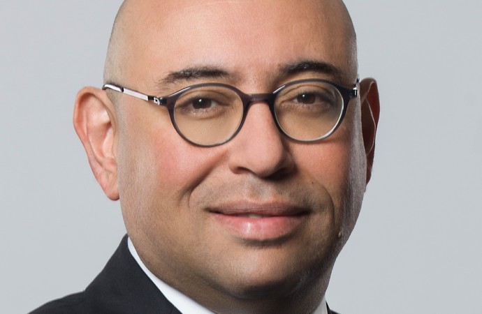 ماجد الفطيم تدعو إلى التعاون  بين القطاعين العام والخاص 