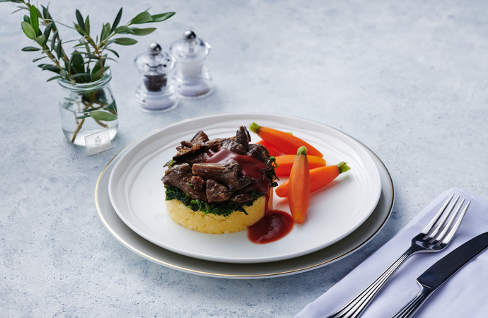 طيران الإمارات تسجّل 40%  نمواً في طلب الوجبات النباتية