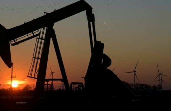  ارتفاع اسعار النفط بعد انخفاض مخزونات الخام الاميركية