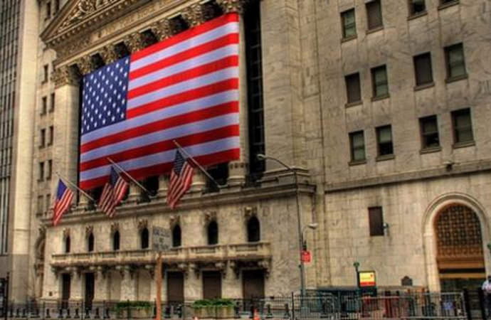  المستثمرون في اسواق الاسهم يترقبون  قرار مجلس الاحتياطي الفيدرالي