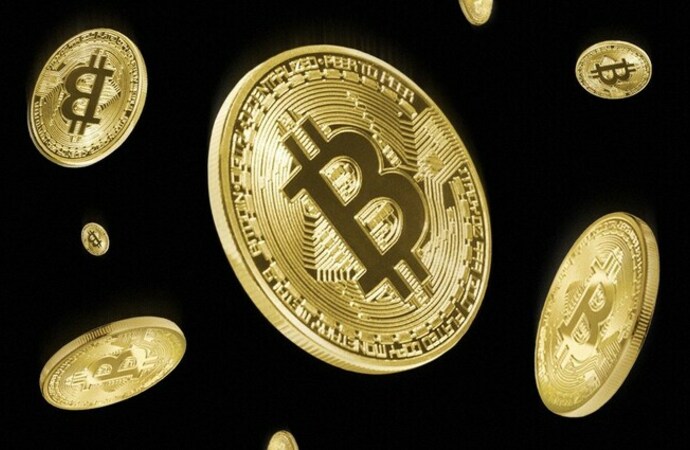 البيتكوين يتمسك بمكاسبه السريعة  والايثريوم في اعلى اغلاق منذ سنة