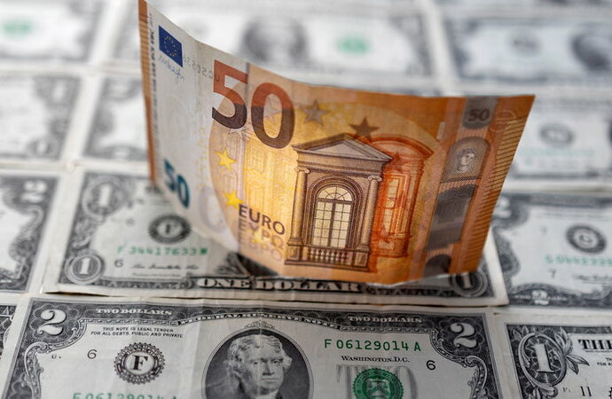 مع هدوء انكماش الانشطة الاقتصادية اليورو يواصل تسجيل المكاسب