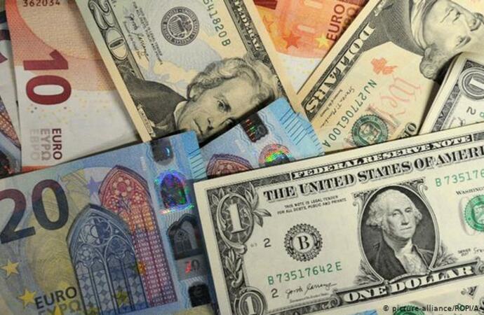 الدولار واصل طريق الهبوط  والين يجد زخماً امام الدولار