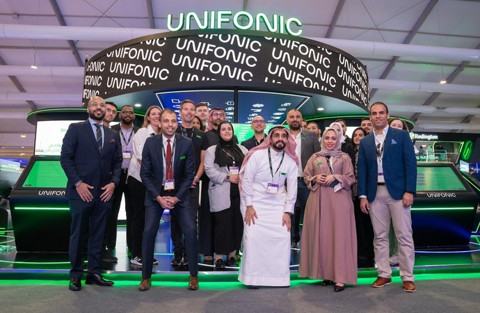 " يونيفونك" وإمكانيات المحادثات  المدعومة بالذكاء الاصطناعي 