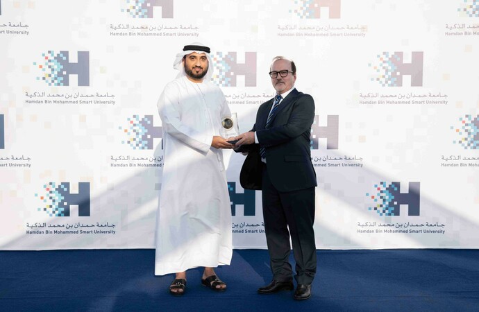 جامعة حمدان بن محمد الذكية تكرم  الفائزين بجوائز البحث العلمي 