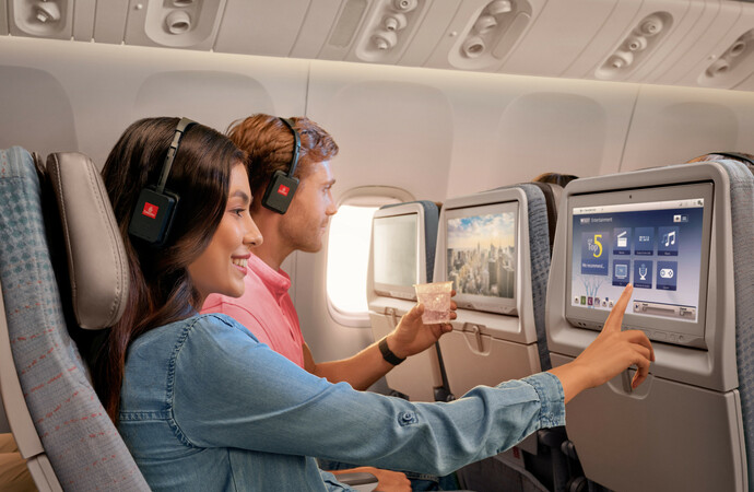 طيران الإمارات تحصد جائزة  التميز لأفضل ترفيه على متن الطائرة