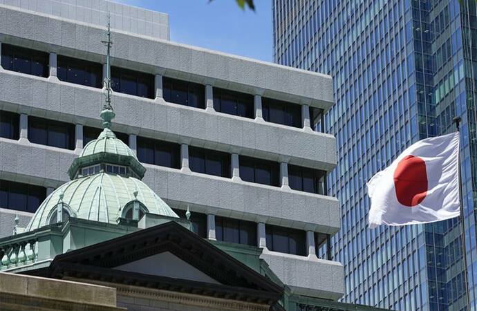 نهج بنك اليابان المركزي الحذر يضغط على الين مقابل الدولار