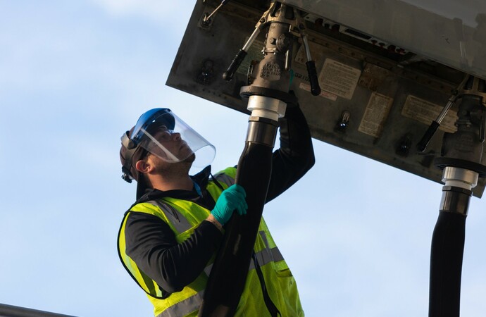 "بوينغ" تستكمل أكبر عملية شراء  لوقود الطيران المستدام المخلوط