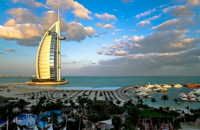 الإمارات الأولى إقليمياً في مؤشر  تنمية السياحة والسفر 2024 