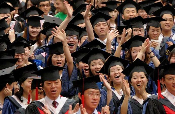 خريجو الجامعات في الصين يواجهون مشاكل في الحصول على فرصة عمل