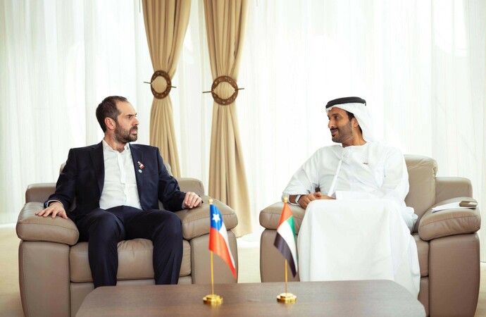 بن طوق ونظيره التشيلي يبحثان  تعزيز التعاون في كافة مجالات 