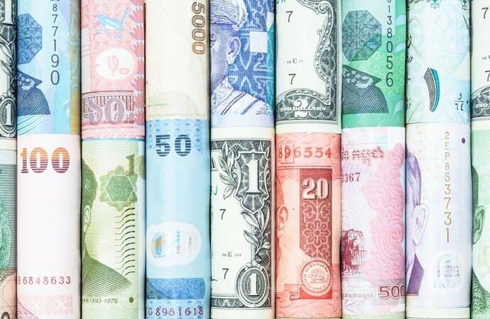 تباطؤ النمو الاقتصادي العالمي قد يعيد ترتيب العملات الرئيسية