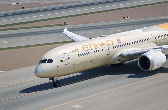 الاتحاد للطيران تحتفل بالذكرى الأولى  لعمليات المبنى A في مطار زايد الدولي