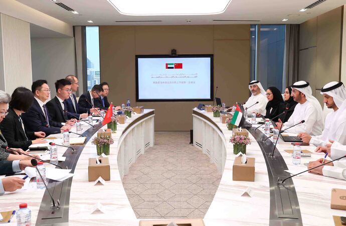 الإمارات والصين تبحثان سبل تعزيز  العلاقات الاقتصادية والاستثمارية 