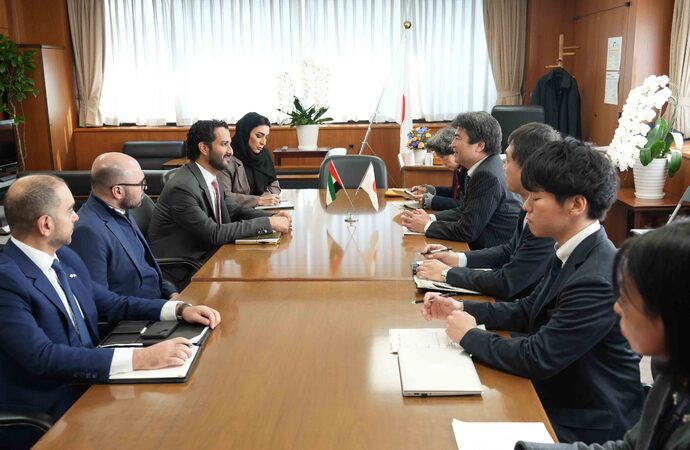 الإمارات واليابان تبحثان سبل تعزيز  التعاون في قطاعات الاستثمار والتجارة 