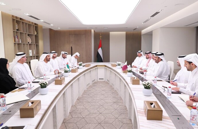 الإمارات وقطر تبحثان تنمية الشراكة  الاقتصادية وتعزيز فرص التعاون 