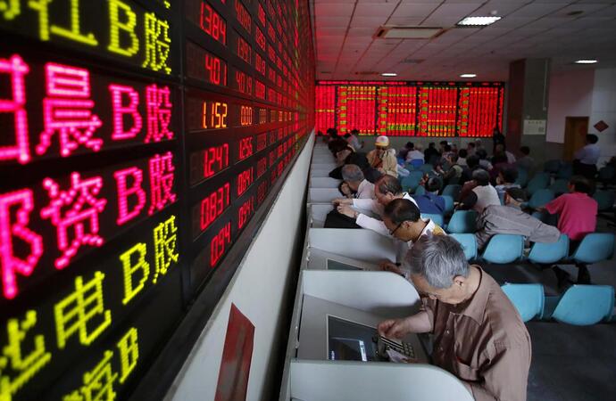 الأسهم الصينية تتهاوى بعد تهديد  ترمب بفرض رسوم جمركية 10%  