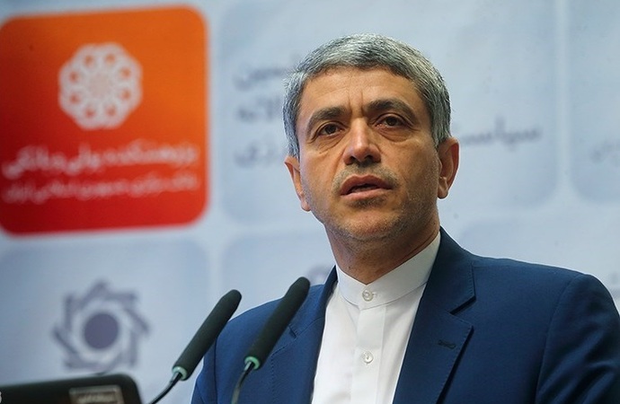  البرلمان الايراني اقال وزير  المال بسبب انهيار العملة