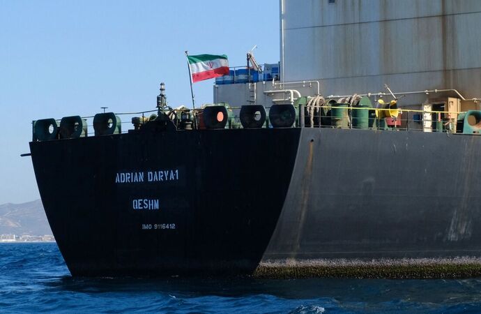 العقوبات على الشركات والناقلات تحد من تدفق النفط الايراني للصين