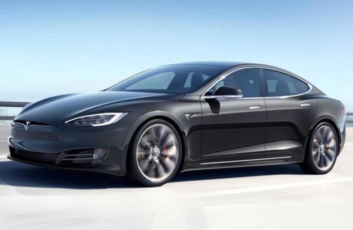 تحديات رئيسية تواجه سهم تسلا  وتضع مستقبلها تحت المهجر