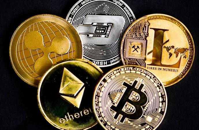 خيارات "بيتكوين" تكشف مخاوف  من هبوط سعرها إلى 100 ألف دولار