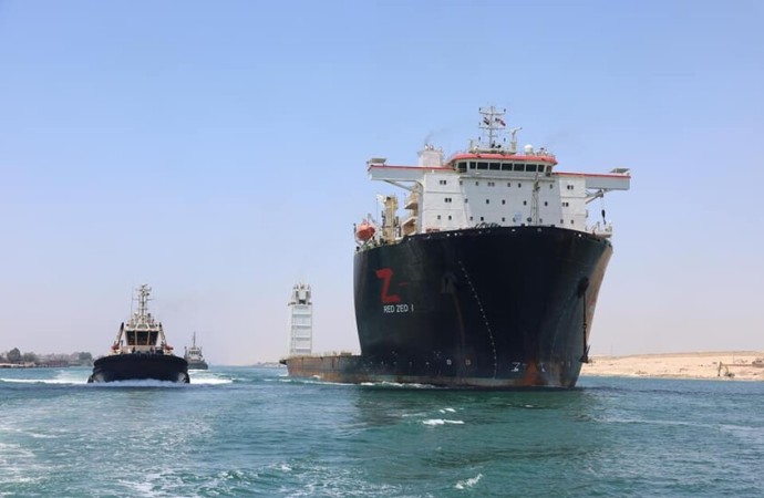  قناة السويس : نتعامل مع كل الدول بشكل متساو والقناة غير مسيسة