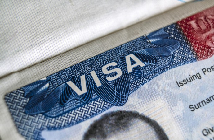  برنامج أميركي يلزم بعض المسافرين  بدفع تأمين يصل إلى 15 ألف دولار 