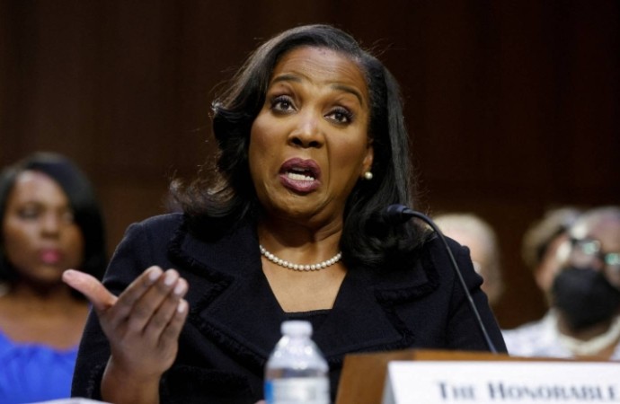 القضاء يصفع ترامب برفضه اقالة ليسا كوك من منصبها