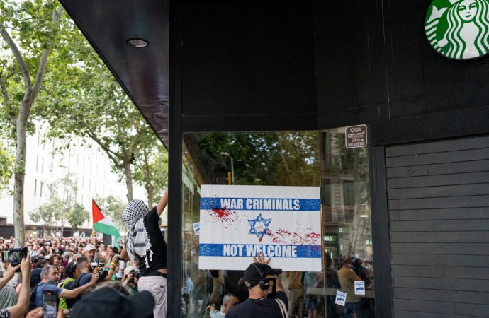 "ستاربكس" تغلق مئات الفروع  بسبب الحرب الإسرائيلية على غزة 