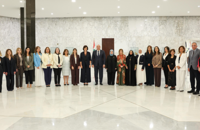  الرئيس عون يثني على دور المراة امام وفد جمعية  السيدات القياديات