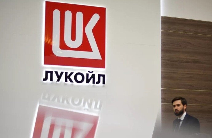 "شركة لوك أويل" الروسية تتلقى  عرضا لشراء شركتها الدولية 