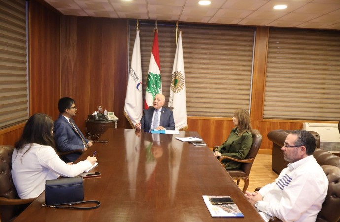 دبوسي يستقبل السفير الهندي:  رؤية مشتركة لتطوير العلاقات التجارية